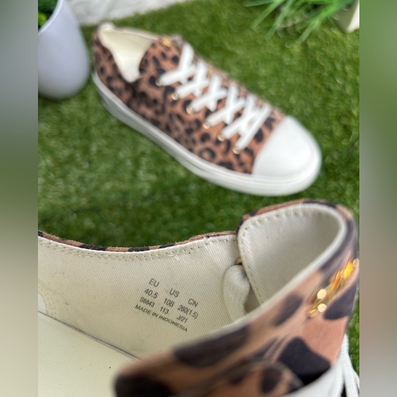 STUART WEITZMAN
 Sammy Low Top Sneaker
Cheetah Suede women size 10 like new - Picture 10 of 16